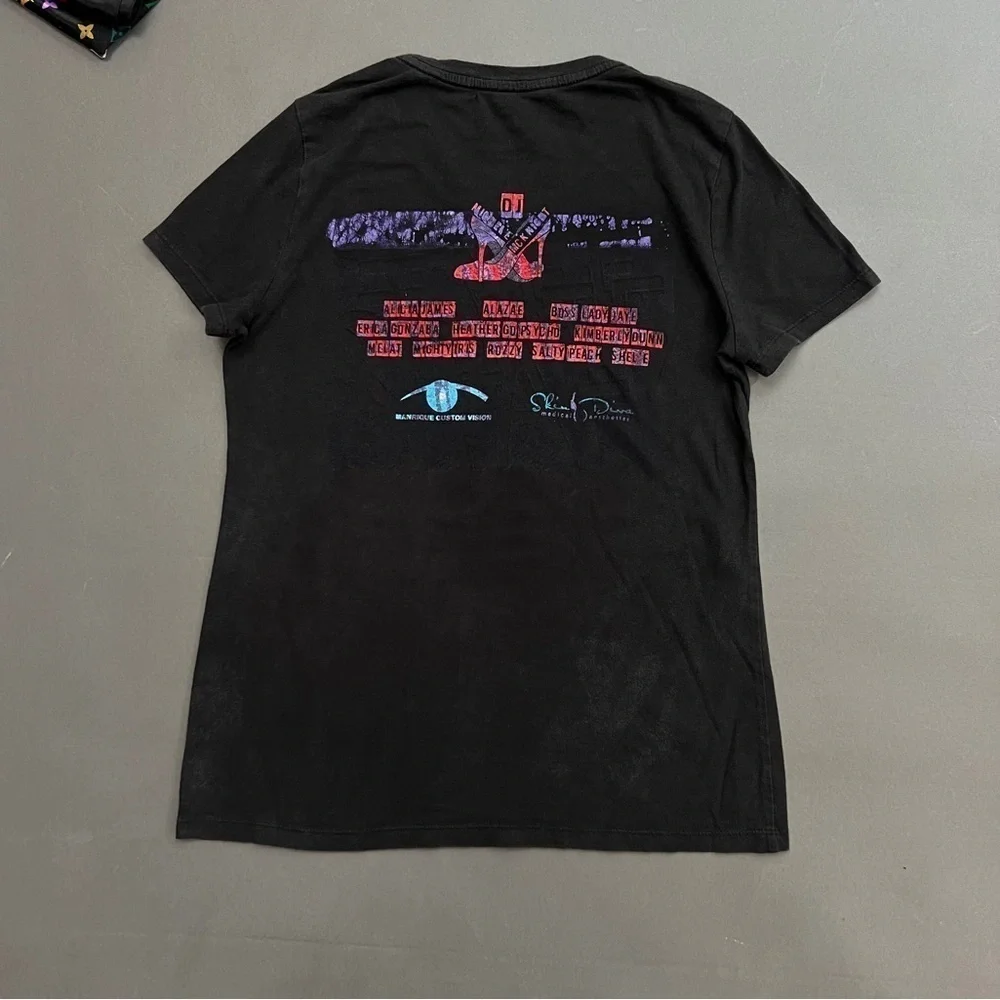 Red Wine Stilettos DJ Y2K Graphic Tee Shirt 👠 🍷 - Picture 2 of 5